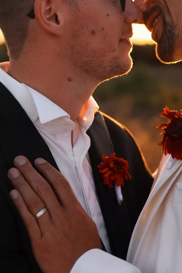 mariage-gay-glamour-rouge-noir-et-blanc ©camille-coste-photographie (42)
