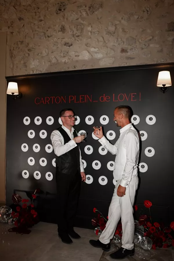 mariage-gay-glamour-rouge-noir-et-blanc ©camille-coste-photographie (46)