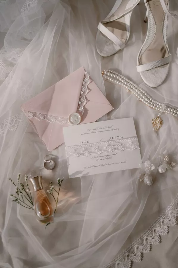 papeterie-dentelle-mariage-romantique-moderne-bretagne ©anneletournel