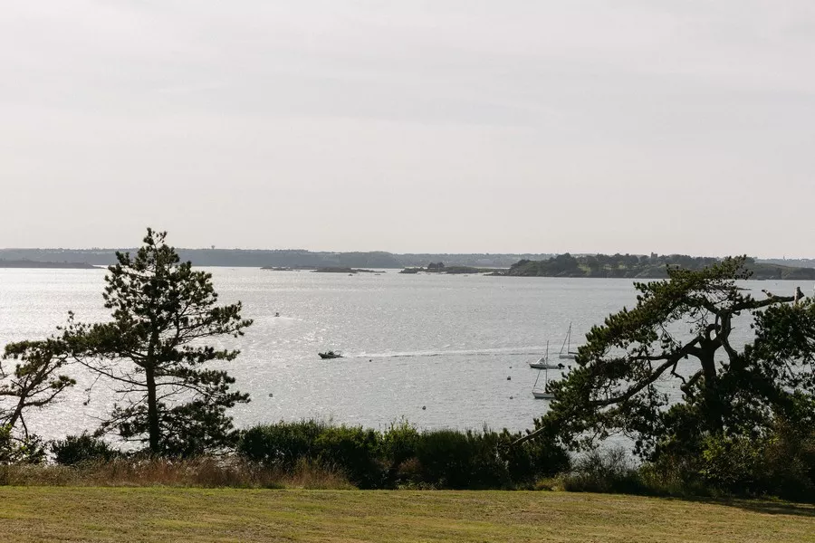 mariage-coloré-domaine-les-essarts-saint-briac-sur-mer-bretagne-baptiste-hauville-photographe (33)