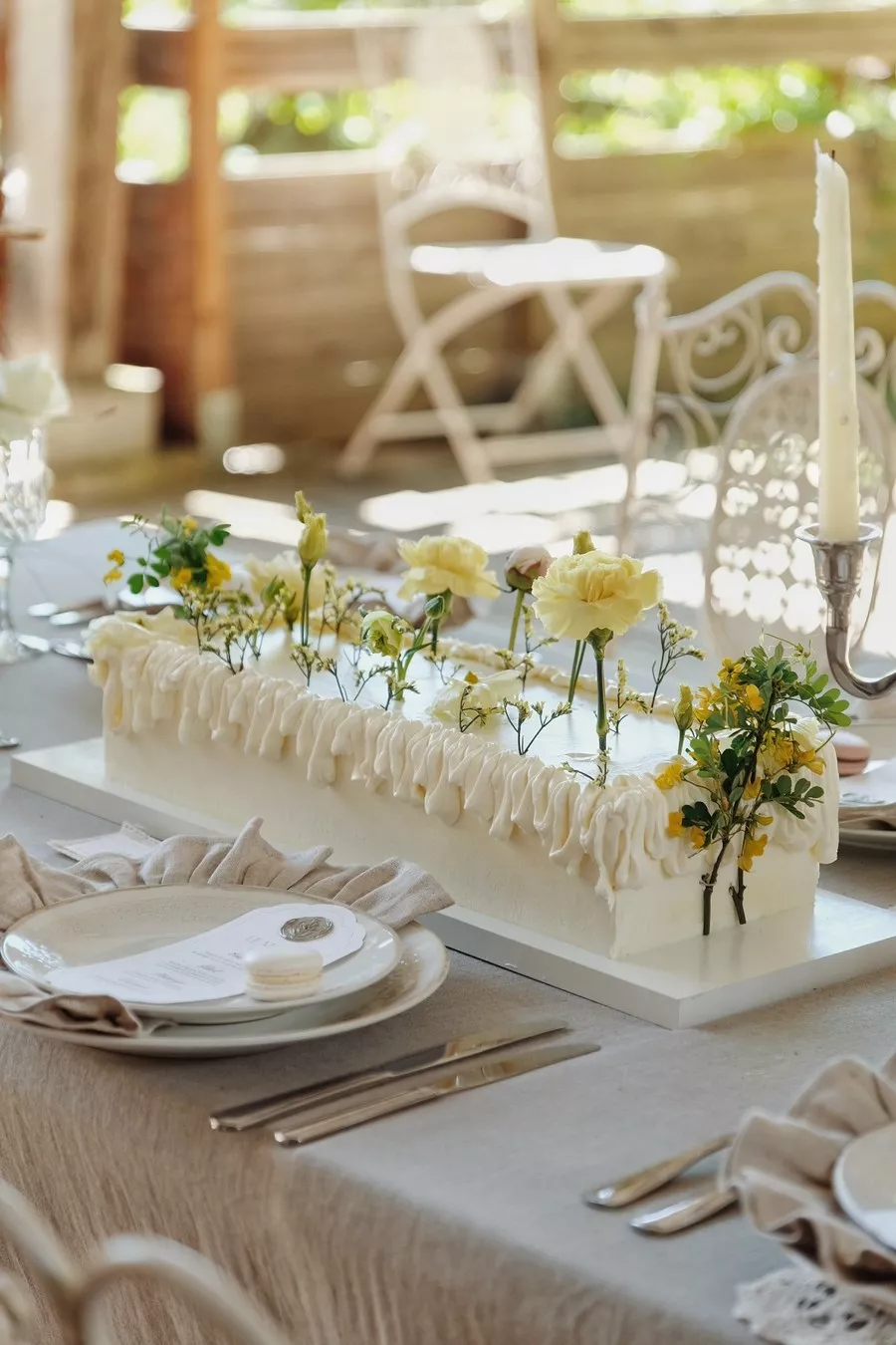 wedding-long-cake-bourgundy-kika-and-co