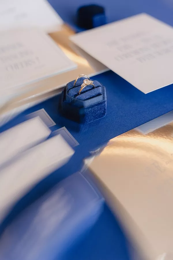 mariage-moderne-bleu-cobalt-vignoble-bordelais-chateau-dauzac-©amao-wedding (11)
