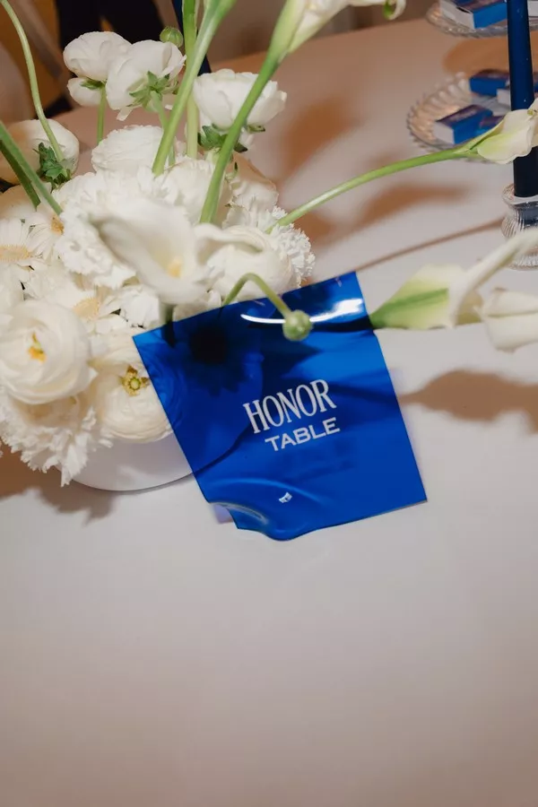 mariage-moderne-bleu-cobalt-vignoble-bordelais-chateau-dauzac-©amao-wedding (19)