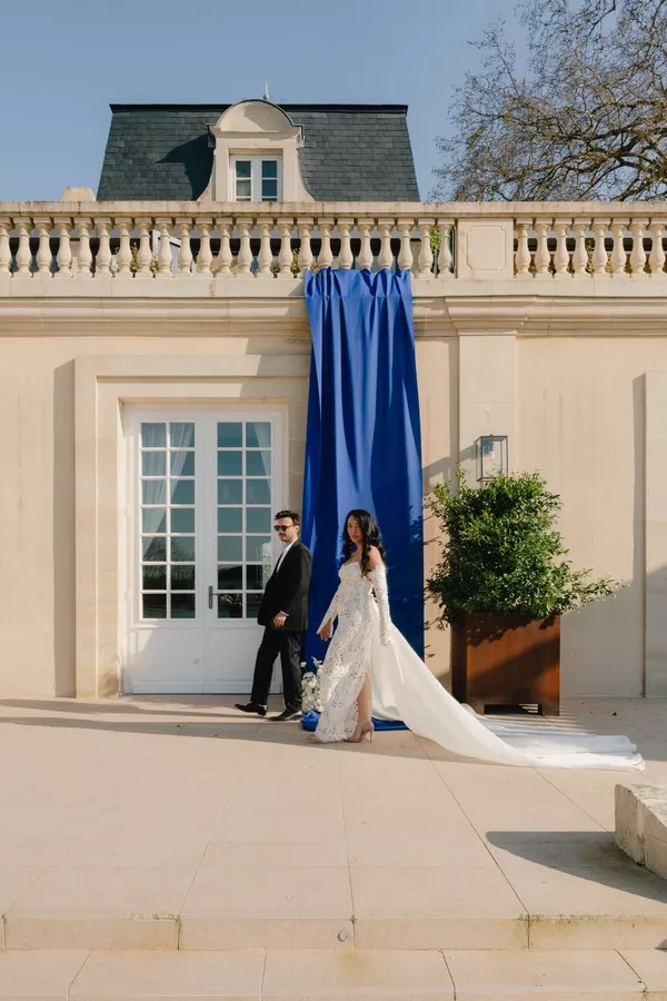 mariage-moderne-bleu-cobalt-vignoble-bordelais-chateau-dauzac-©amao-wedding (26)
