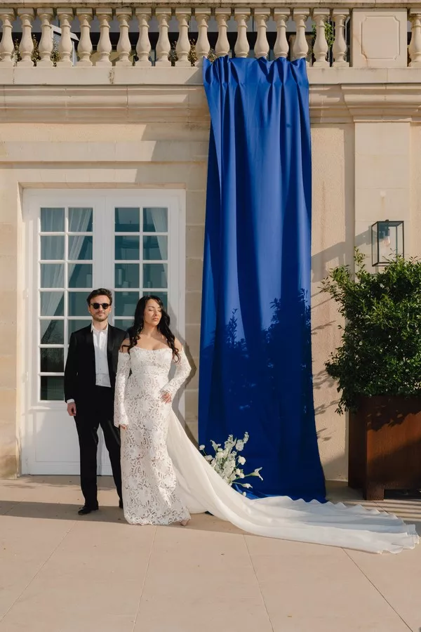 mariage-moderne-bleu-cobalt-vignoble-bordelais-chateau-dauzac-©amao-wedding (27)