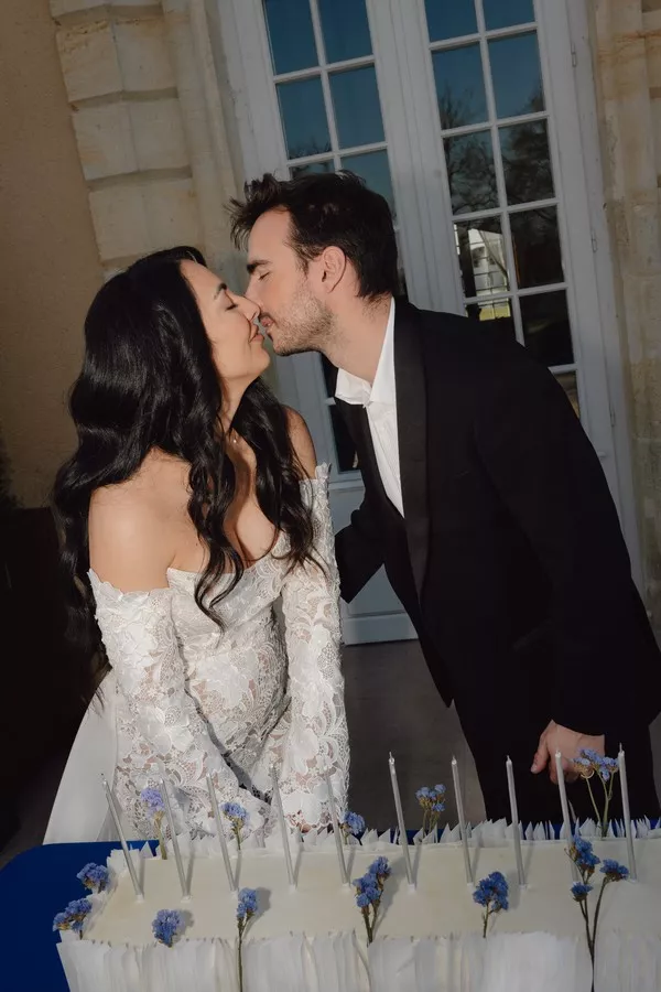 mariage-moderne-bleu-cobalt-vignoble-bordelais-chateau-dauzac-©amao-wedding (30)
