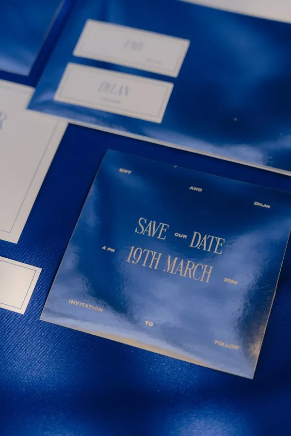 mariage-moderne-bleu-cobalt-vignoble-bordelais-chateau-dauzac-©amao-wedding (5)