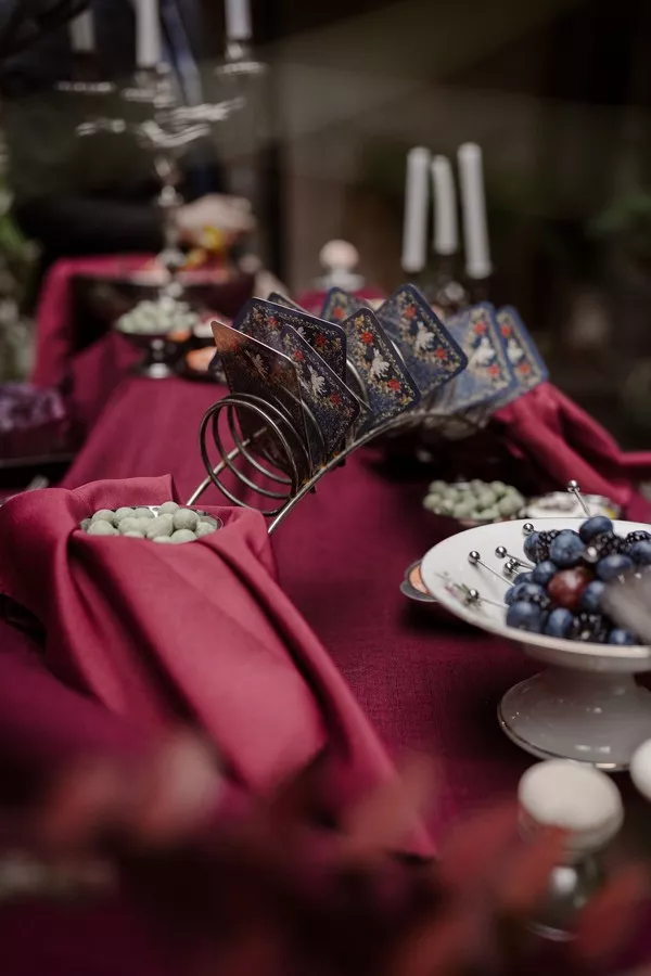 mariage-tarot-slow-wedding-rouge-blanc-minute-papiilon-agency-paris-©lightsofalhenawedding (20)