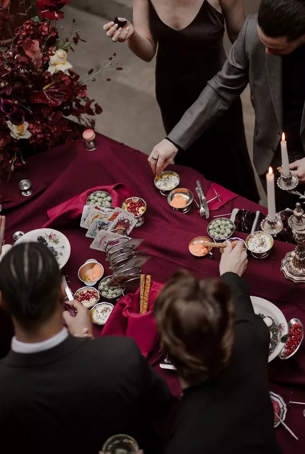 mariage-tarot-slow-wedding-rouge-blanc-minute-papiilon-agency-paris-©lightsofalhenawedding (21)