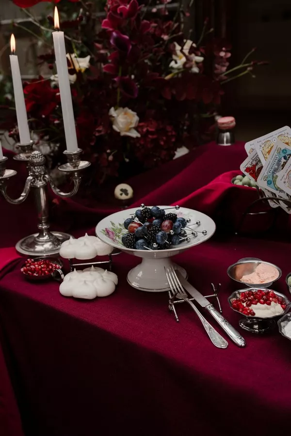 mariage-tarot-slow-wedding-rouge-blanc-minute-papiilon-agency-paris-©lightsofalhenawedding (22)
