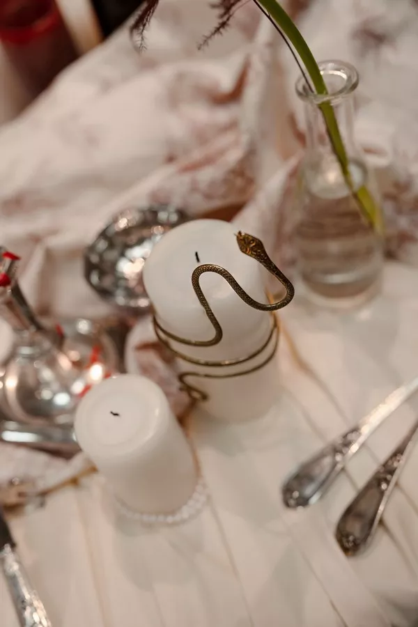 mariage-tarot-slow-wedding-rouge-blanc-minute-papiilon-agency-paris-©lightsofalhenawedding (28)