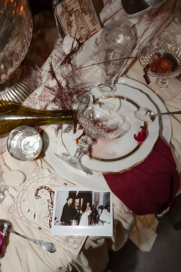 mariage-tarot-slow-wedding-rouge-blanc-minute-papiilon-agency-paris-©lightsofalhenawedding (34)