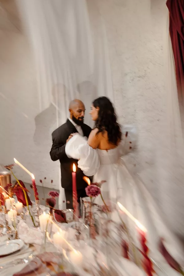 mariage-tarot-slow-wedding-rouge-blanc-minute-papiilon-agency-paris-©lightsofalhenawedding (40)