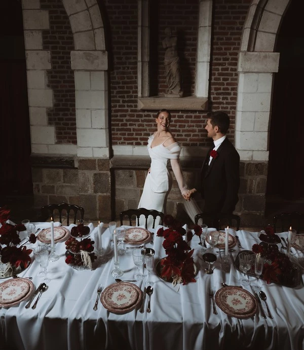 decoration-de-table-rouge-vintage-locadeco-©nomadic-mariage