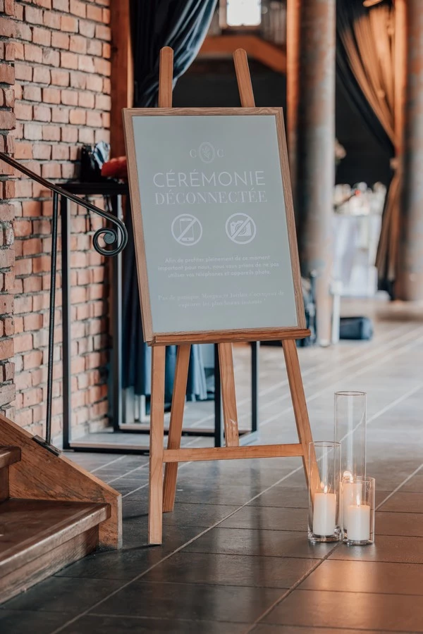 location-panneau-ceremonie-deconnectee-locadeco ©dadouproductions