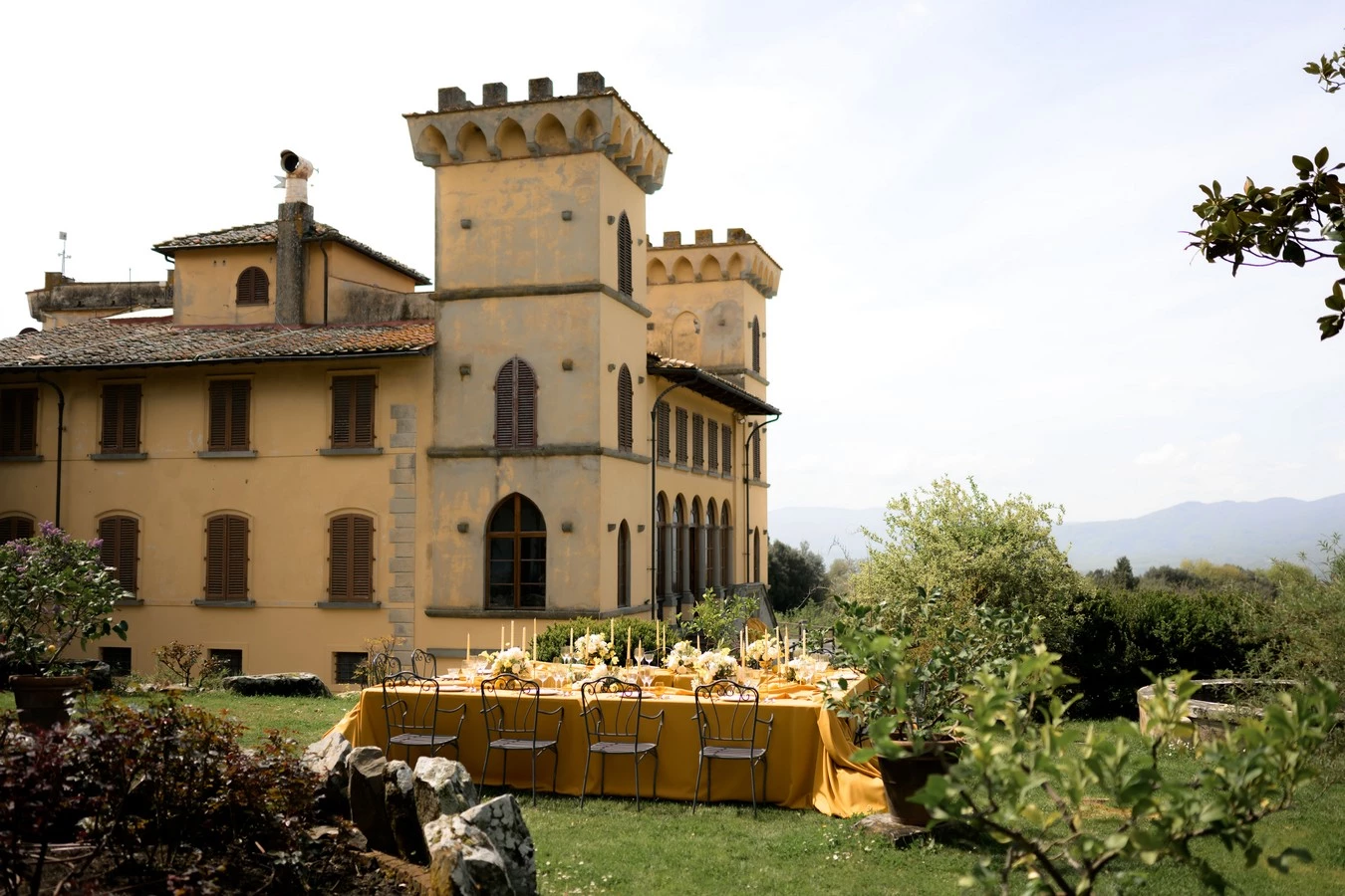 mariage-jaune-doré-luxe-toscane ©theclercs (1)