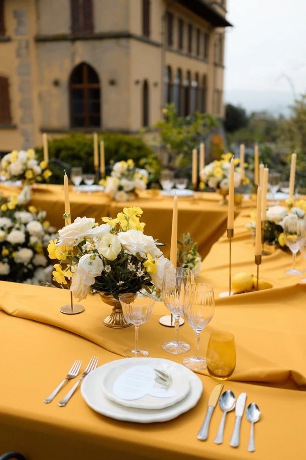 mariage-jaune-doré-luxe-toscane ©theclercs (10)