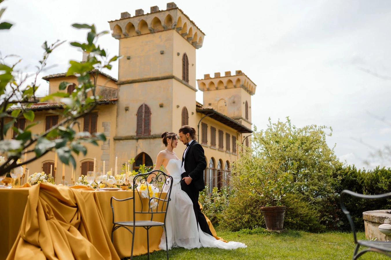 mariage-jaune-doré-luxe-toscane ©theclercs (19)