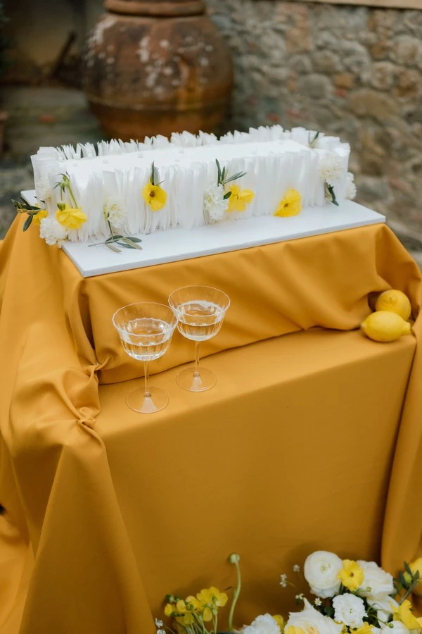 mariage-jaune-doré-luxe-toscane ©theclercs (45)