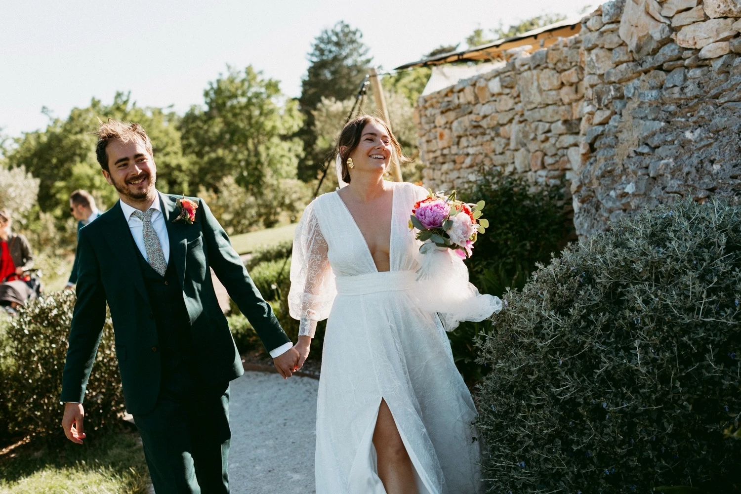 mariage-rouge-orange-grange-de-javon-provence ©celinecollomb (1)