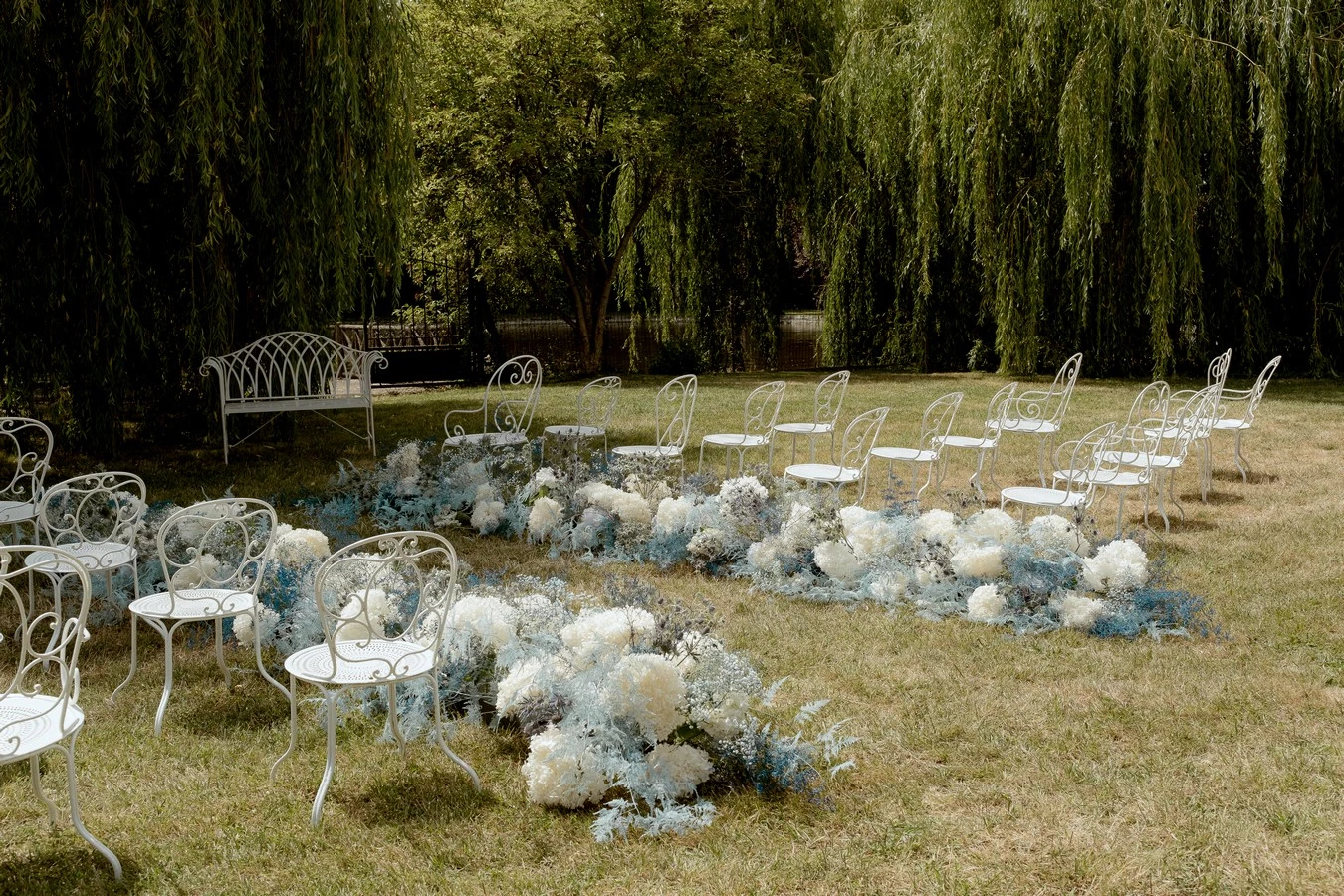 inspiration-mariage-bleu-et-blanc-chateau-de-saulnat-auvergne-©anais-capture (18)