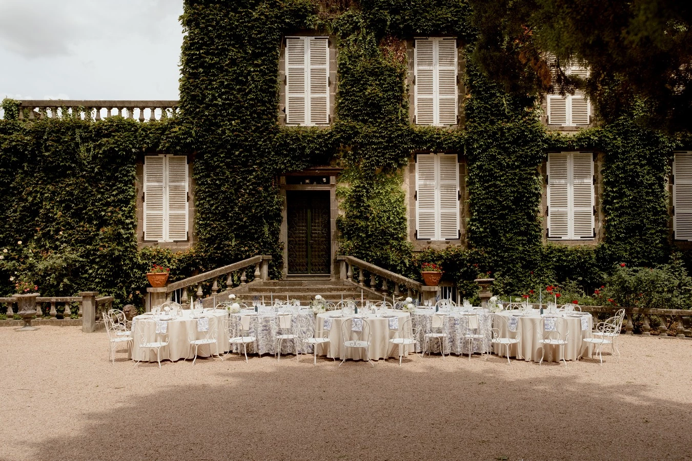 inspiration-mariage-bleu-et-blanc-chateau-de-saulnat-auvergne-©anais-capture (29)