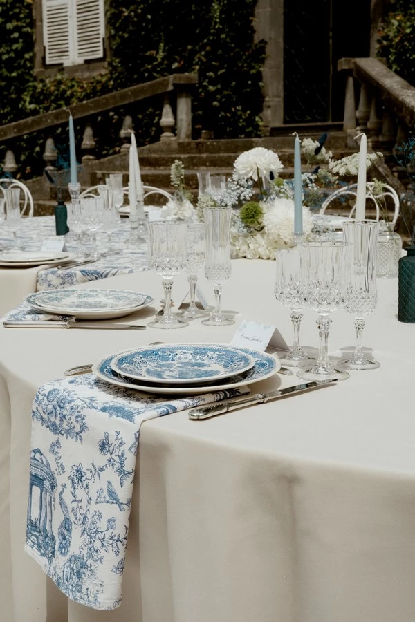 inspiration-mariage-bleu-et-blanc-chateau-de-saulnat-auvergne-©anais-capture (30)