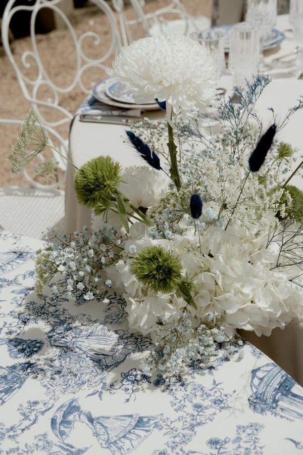 inspiration-mariage-bleu-et-blanc-chateau-de-saulnat-auvergne-©anais-capture (31)