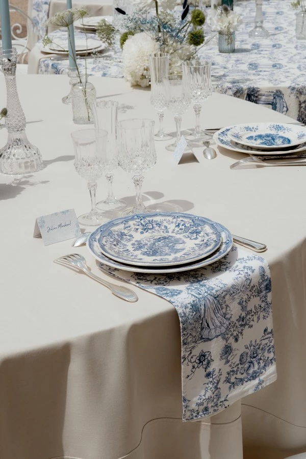 inspiration-mariage-bleu-et-blanc-chateau-de-saulnat-auvergne-©anais-capture (32)
