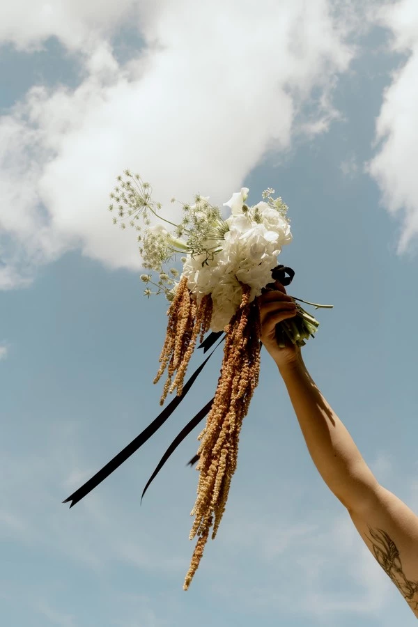 inspiration-mariage-bleu-et-blanc-chateau-de-saulnat-auvergne-©anais-capture (8)