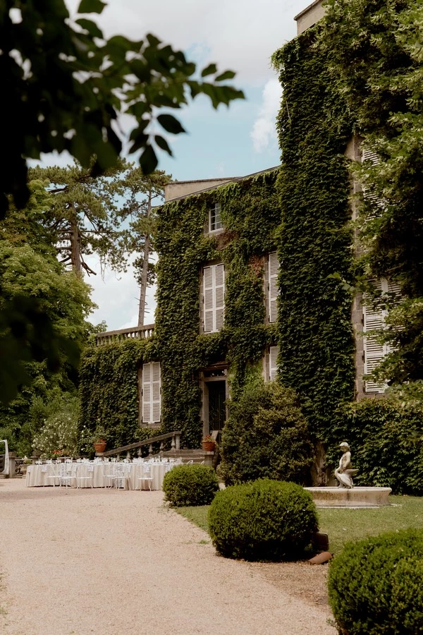 inspiration-mariage-bleu-et-blanc-chateau-de-saulnat-auvergne-©anais-capture (9)