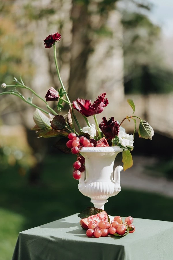 inspiration-mariage-vert-et-bordeaux-bretagne-ille-et-vilaine-domaine-obochato ©Laurene-and-the-wolf (10)
