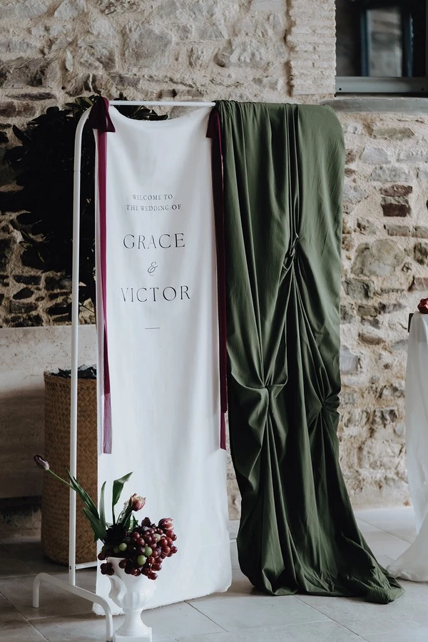inspiration-mariage-vert-et-bordeaux-bretagne-ille-et-vilaine-domaine-obochato ©Laurene-and-the-wolf (21)