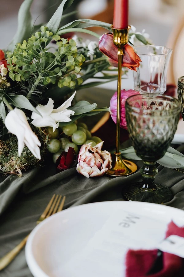 inspiration-mariage-vert-et-bordeaux-bretagne-ille-et-vilaine-domaine-obochato ©Laurene-and-the-wolf (22)