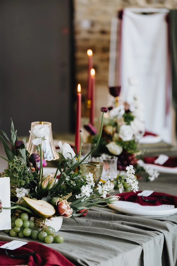 inspiration-mariage-vert-et-bordeaux-bretagne-ille-et-vilaine-domaine-obochato ©Laurene-and-the-wolf (23)