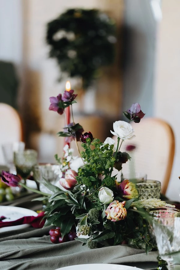 inspiration-mariage-vert-et-bordeaux-bretagne-ille-et-vilaine-domaine-obochato ©Laurene-and-the-wolf (24)