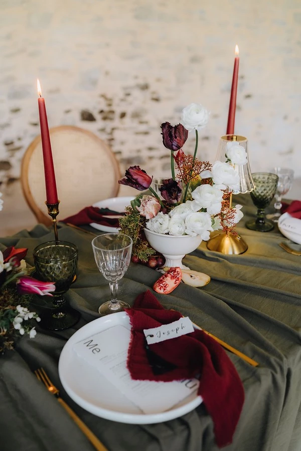 inspiration-mariage-vert-et-bordeaux-bretagne-ille-et-vilaine-domaine-obochato ©Laurene-and-the-wolf (26)