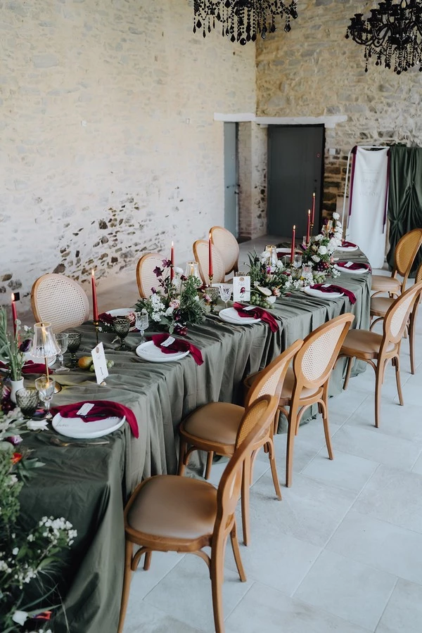 inspiration-mariage-vert-et-bordeaux-bretagne-ille-et-vilaine-domaine-obochato ©Laurene-and-the-wolf (27)