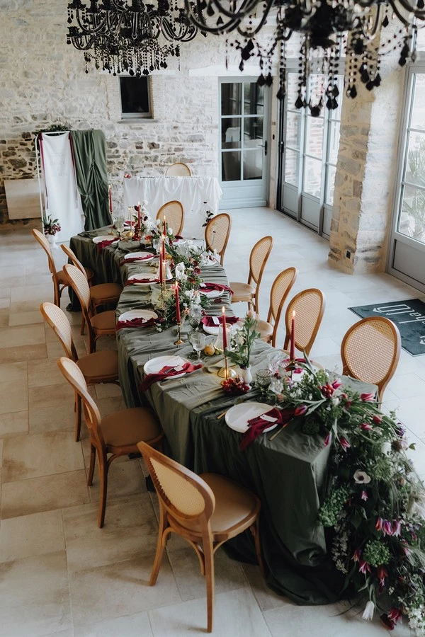 inspiration-mariage-vert-et-bordeaux-bretagne-ille-et-vilaine-domaine-obochato ©Laurene-and-the-wolf (29)