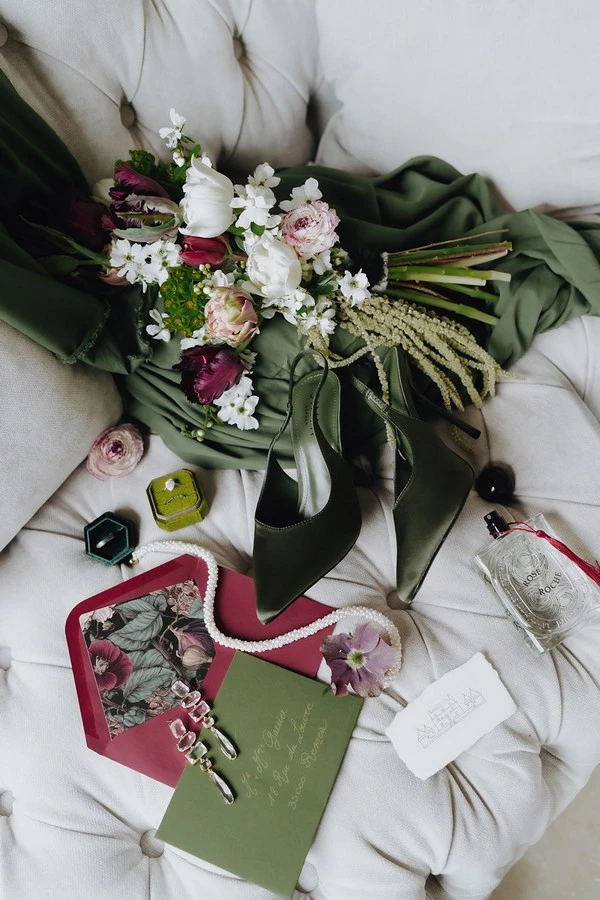 inspiration-mariage-vert-et-bordeaux-bretagne-ille-et-vilaine-domaine-obochato ©Laurene-and-the-wolf (3)