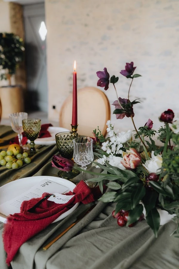 inspiration-mariage-vert-et-bordeaux-bretagne-ille-et-vilaine-domaine-obochato ©Laurene-and-the-wolf (30)