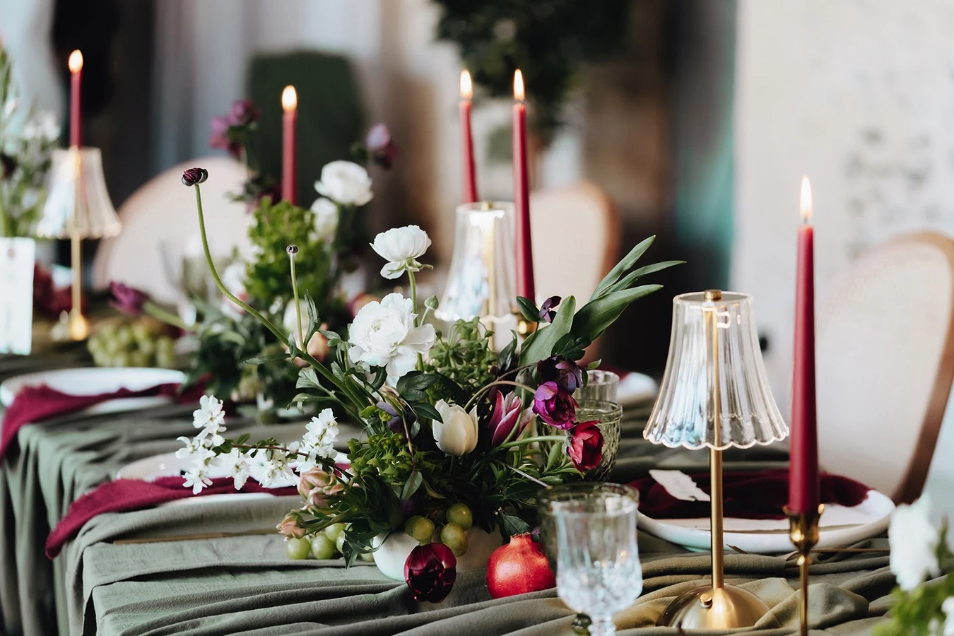 inspiration-mariage-vert-et-bordeaux-bretagne-ille-et-vilaine-domaine-obochato ©Laurene-and-the-wolf (31)