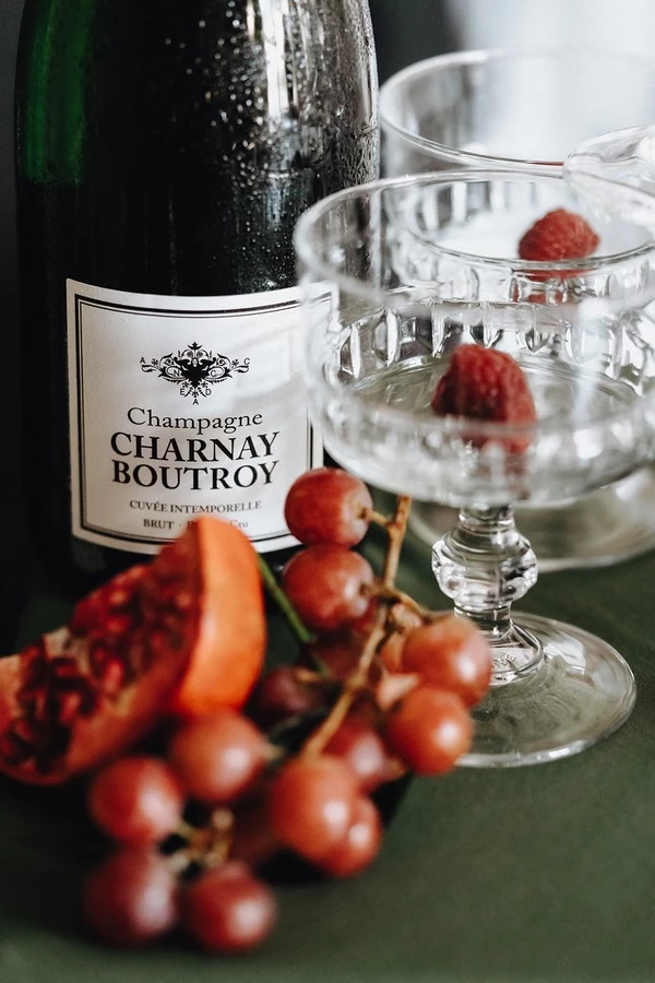 inspiration-mariage-vert-et-bordeaux-bretagne-ille-et-vilaine-domaine-obochato ©Laurene-and-the-wolf (36)