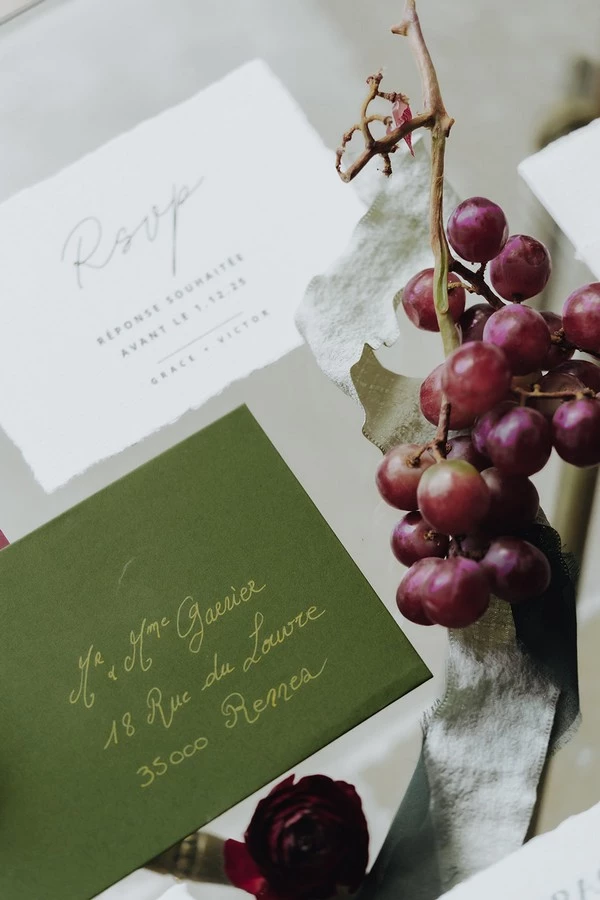 inspiration-mariage-vert-et-bordeaux-bretagne-ille-et-vilaine-domaine-obochato ©Laurene-and-the-wolf (5)